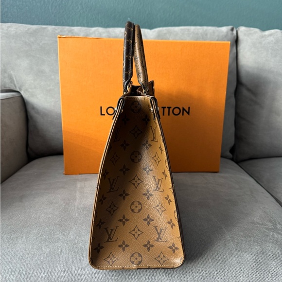 Louis Vuitton On The Go Tote MM - Picture 4 of 9